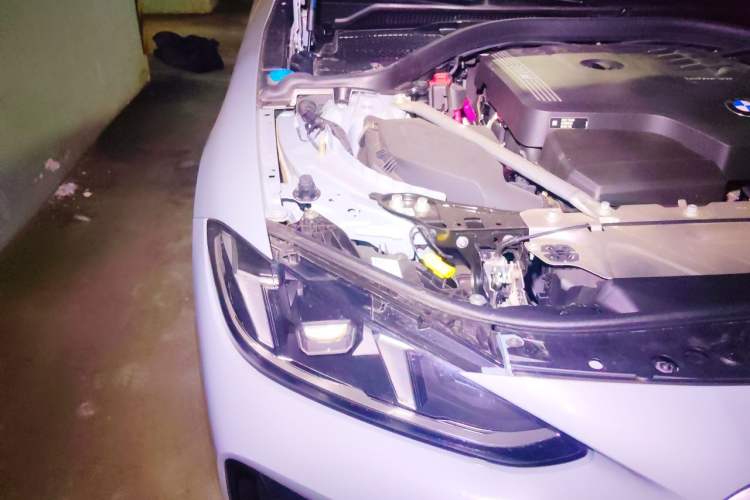 Used BMW 4 Series 2024 425i M Sport Package Engine Bay Right
