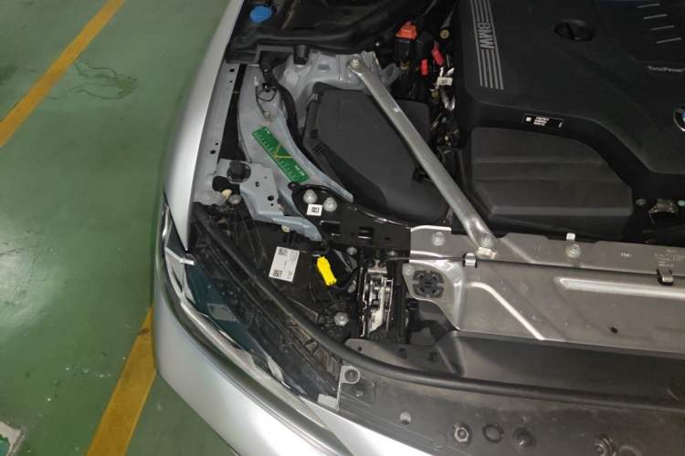 Used BMW 4 Series 2024 425i M Sport Package Engine Bay Right