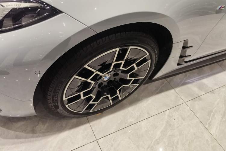 Used BMW 4 Series 2024 430i Gran Coupe M Sport Night Edition Package Left Front Wheel Hub