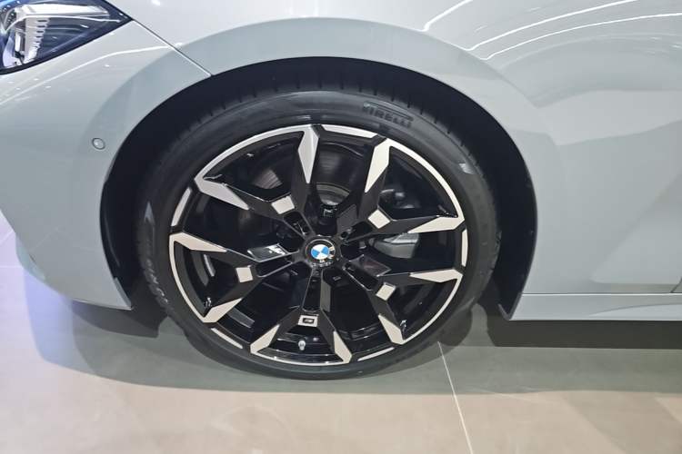 Used BMW 4 Series 2024 430i M Sport Night Edition Left Front Wheel Hub