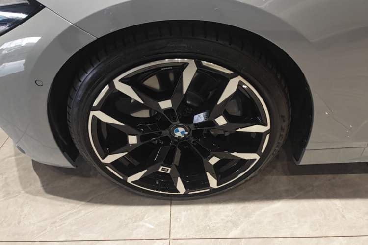 Used BMW 4 Series 2024 430i M Sport Night Edition Left Front Wheel Hub