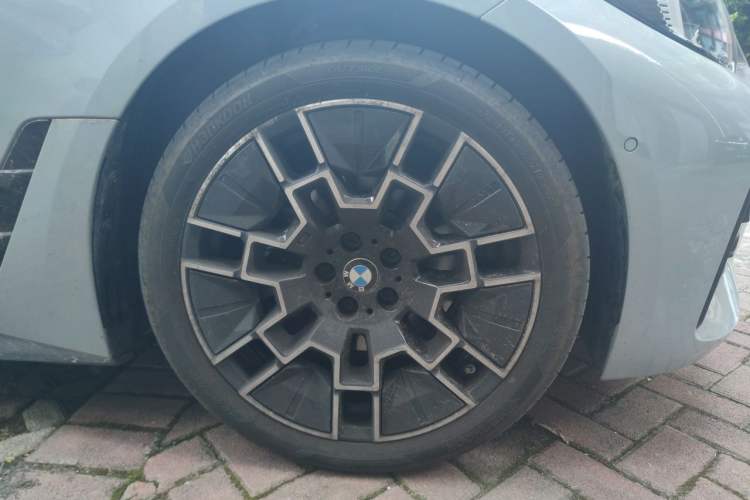 Used BMW 4 Series 2024 430i Gran Coupe M Sport Night Edition Package Right Front Wheel Hub