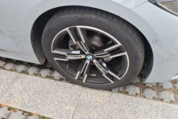 Used BMW 4 Series 2024 425i M Sport Package Right Front Wheel Hub