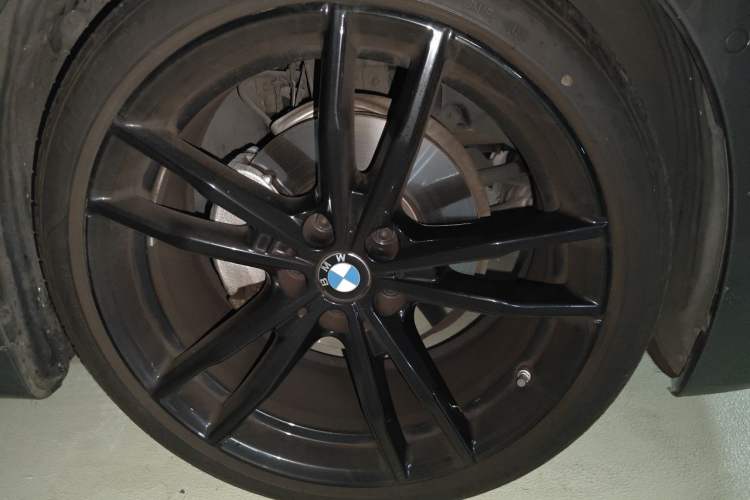 Used BMW 4 Series 2024 425i M Sport Package Right Front Wheel Hub