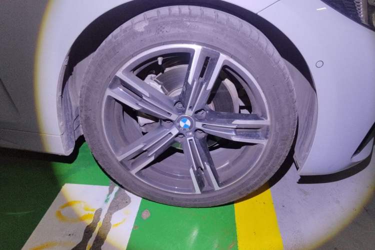 Used BMW 4 Series 2024 425i M Sport Package Right Front Wheel Hub