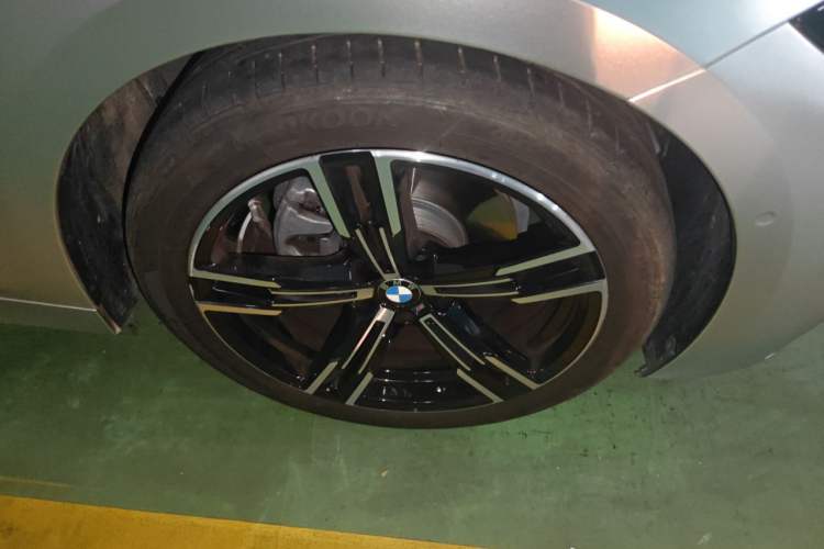 Used BMW 4 Series 2024 425i M Sport Package Right Front Wheel Hub