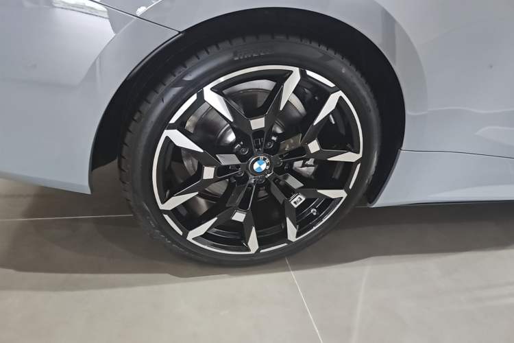 Used BMW 4 Series 2024 430i M Sport Night Edition Right Rear Wheel Hub