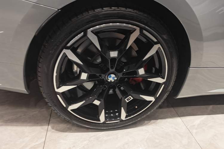 Used BMW 4 Series 2024 430i M Sport Night Edition Right Rear Wheel Hub