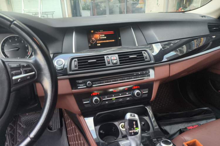 Used BMW 5 Series 2014 520i Elegant Edition Audio And AC Panel
