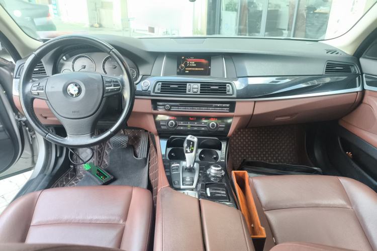 Used BMW 5 Series 2014 520i Elegant Edition Center Console