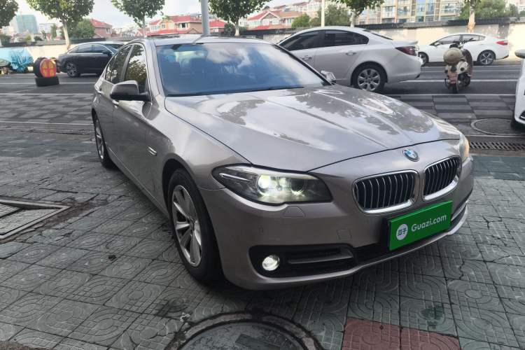 Used BMW 5 Series 2014 520i Elegant Edition Front Right 45 Deg