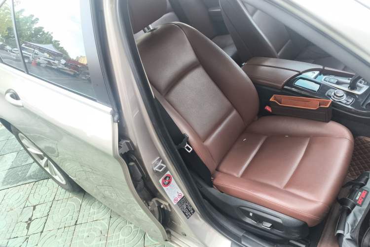 Used BMW 5 Series 2014 520i Elegant Edition Right Front Seat