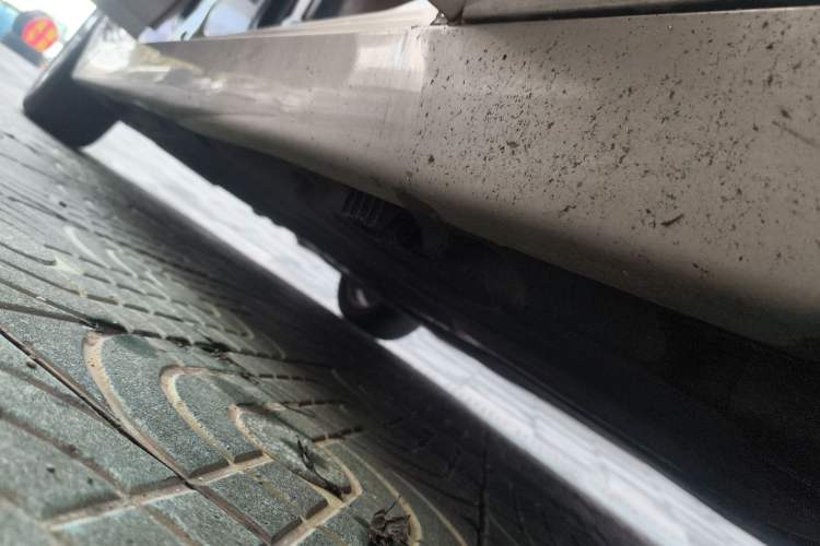 Used BMW 5 Series 2014 520i Elegant Edition Right Side Sill