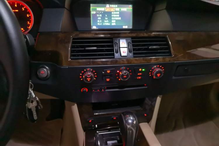 Used BMW 5 Series 2006 523Li Luxury Edition Audio And AC Panel