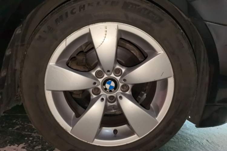 Used BMW 5 Series 2006 523Li Luxury Edition Right Front Wheel Hub
