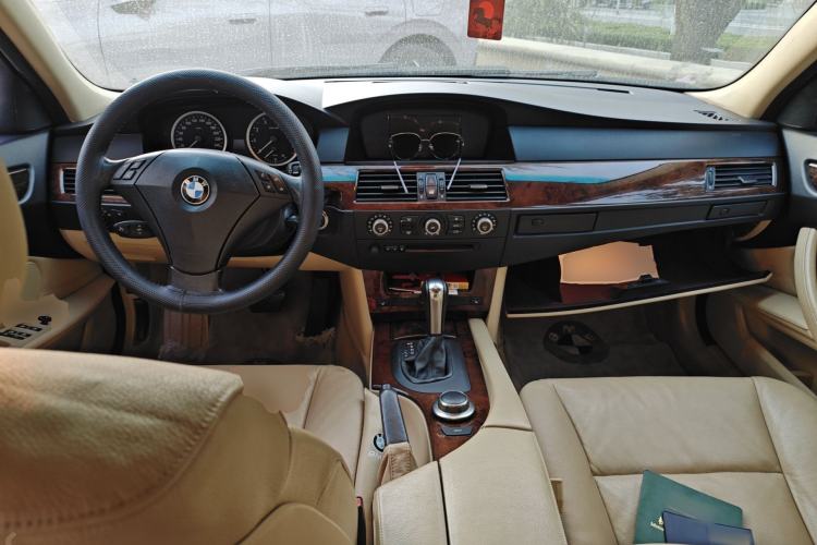 Used BMW 5 Series 2006 523Li Luxury Edition Center Console