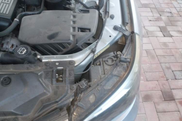 Used BMW 5 Series 2006 530i Engine Bay Left