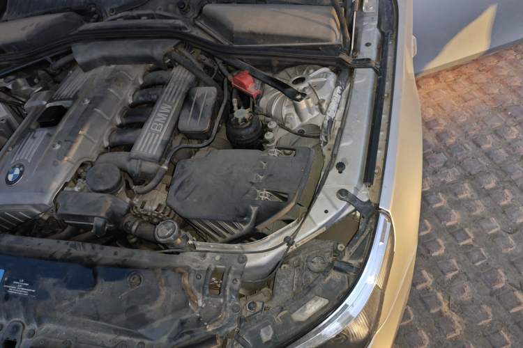 Used BMW 5 Series 2006 523Li Luxury Edition Engine Bay Left