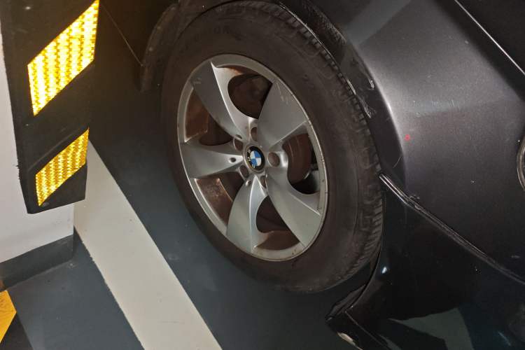 Used BMW 5 Series 2006 525Li Luxury Model Right Front Wheel Hub