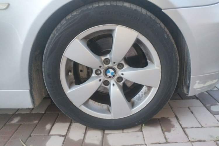 Used BMW 5 Series 2006 530i Right Front Wheel Hub