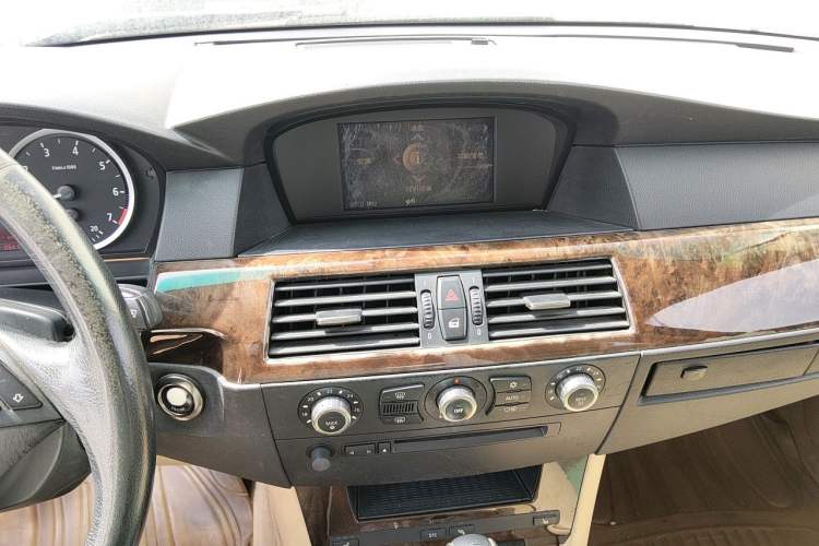 Used BMW 5 Series 2006 523i Luxury Edition Audio And AC Panel