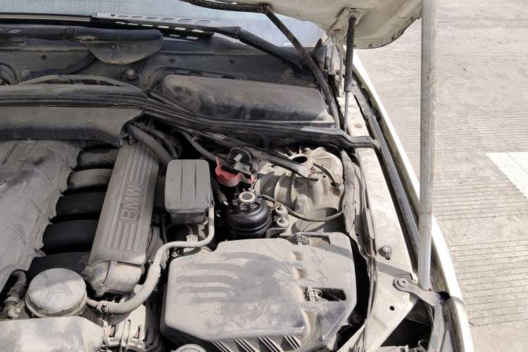 Used BMW 5 Series 2006 523i Luxury Edition Engine Bay Left