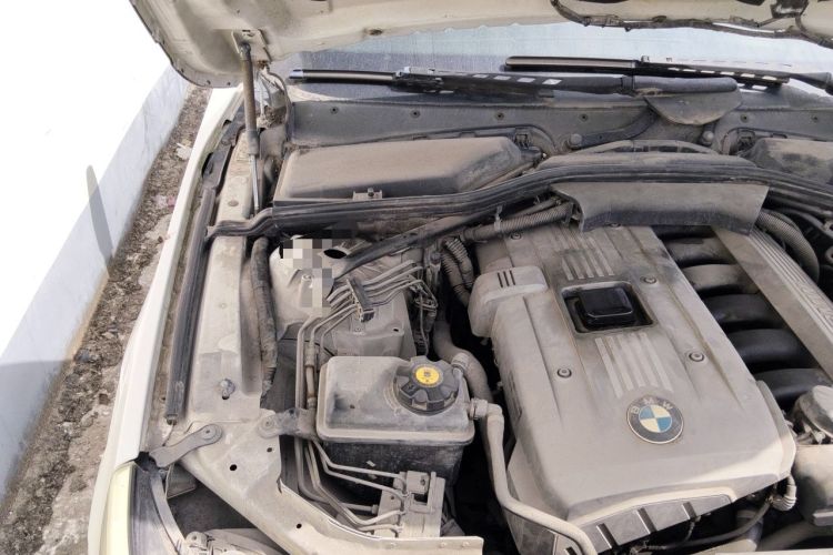 Used BMW 5 Series 2006 523i Luxury Edition Engine Bay Right