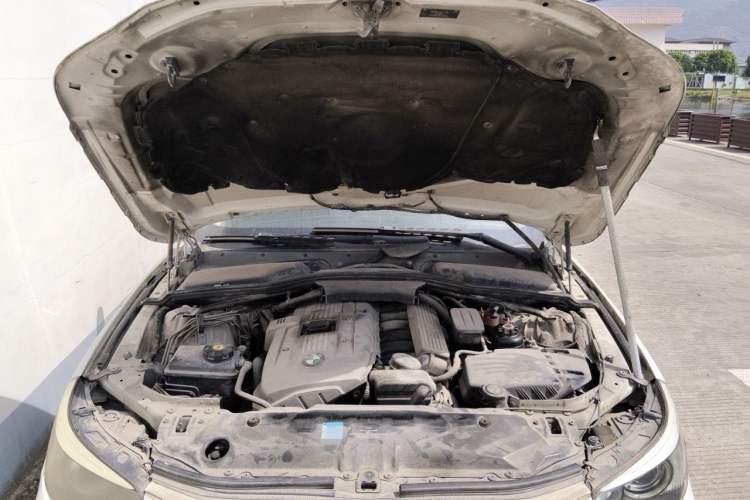 Used BMW 5 Series 2006 523i Luxury Edition Engine Bay