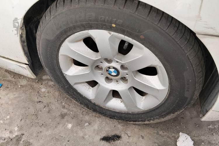 Used BMW 5 Series 2006 523i Luxury Edition Right Front Wheel Hub