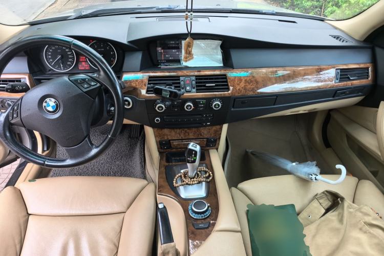 Used BMW 5 Series 2008 525Li Luxury Model Center Console
