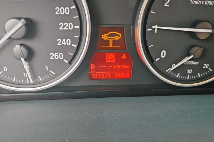 Used BMW 5 Series 2008 523Li Standard Edition Odometer Close Up