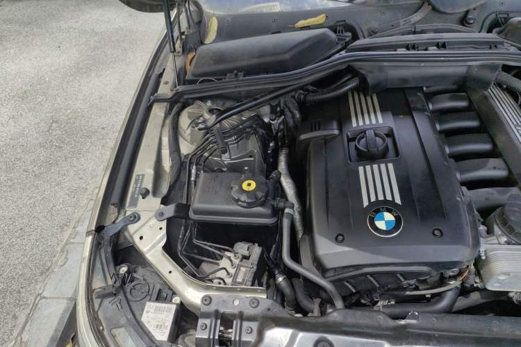 Used BMW 5 Series 2008 525Li Elegant Edition Engine Bay Right