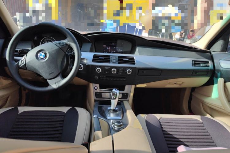 Used BMW 5 Series 2009 520Li Leading Model Center Console