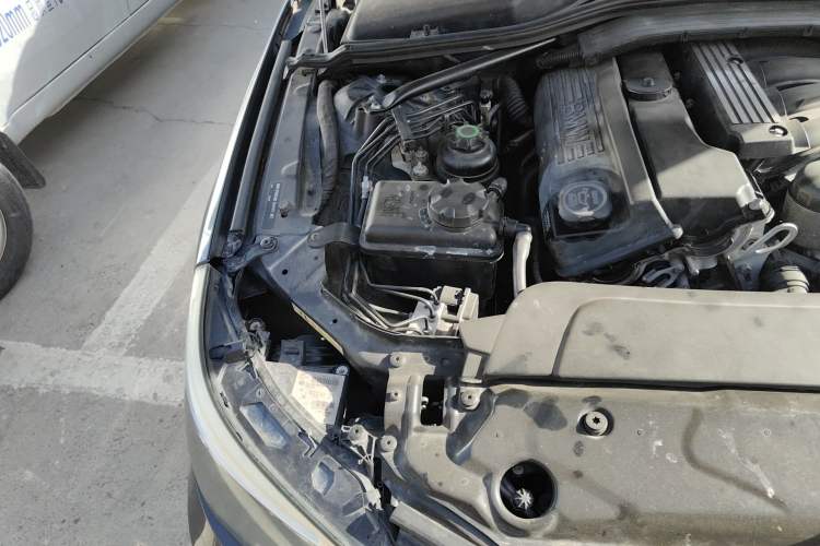 Used BMW 5 Series 2009 520Li Leading Model Engine Bay Right