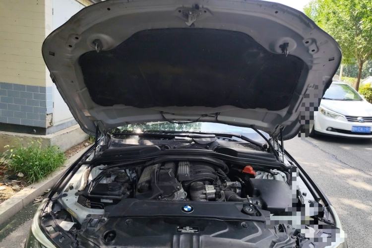 Used BMW 5 Series 2009 520Li Leading Model Engine Bay