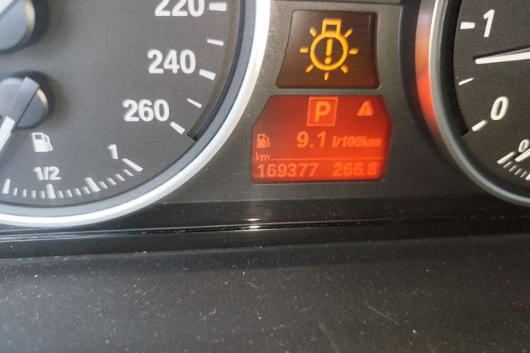 Used BMW 5 Series 2009 520Li Leading Model Odometer Close Up