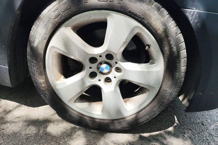 Used BMW 5 Series 2009 520Li Leading Model Right Front Wheel Hub