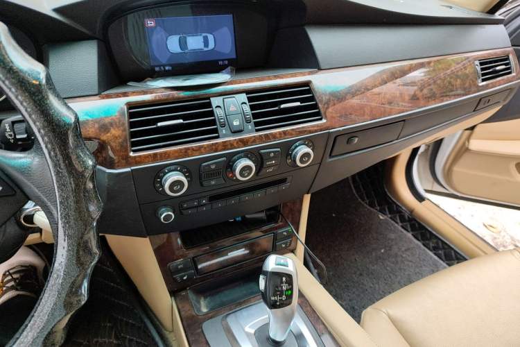 Used BMW 5 Series 2009 523Li Luxury Model Audio And AC Panel