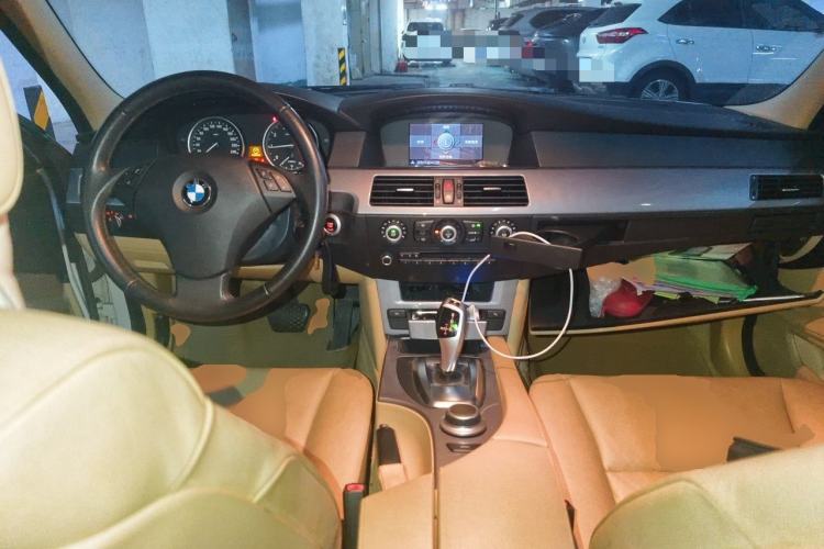 Used BMW 5 Series 2009 523Li Standard Model Center Console