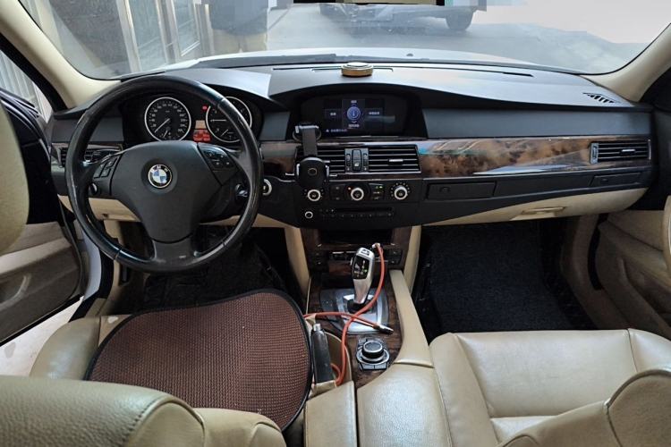 Used BMW 5 Series 2009 523Li Luxury Model Center Console