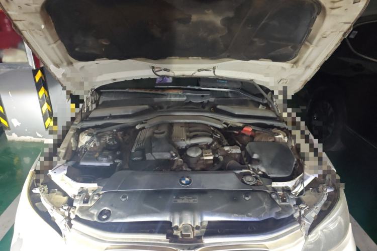 Used BMW 5 Series 2009 520Li Leading Model Engine Bay
