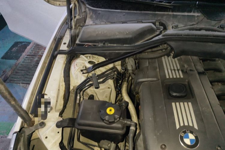 Used BMW 5 Series 2009 523Li Standard Model Engine Bay Right