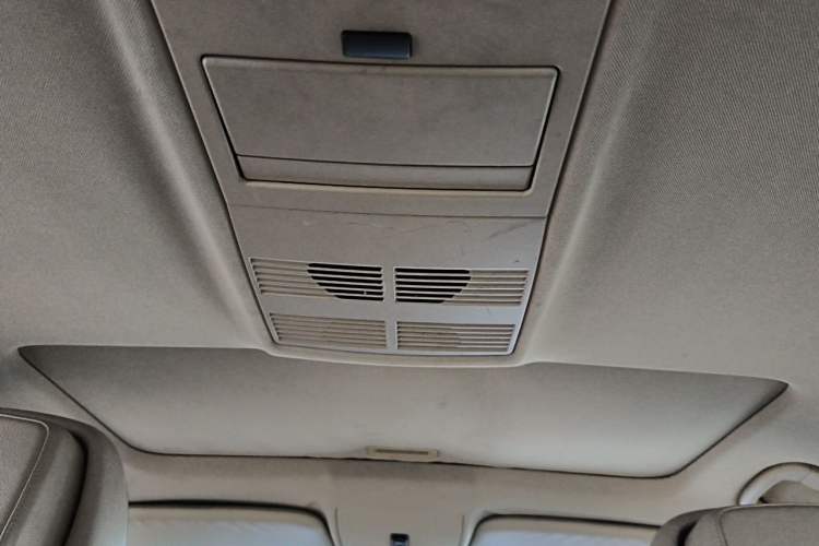 Used BMW 5 Series 2009 523Li Luxury Model Headliner