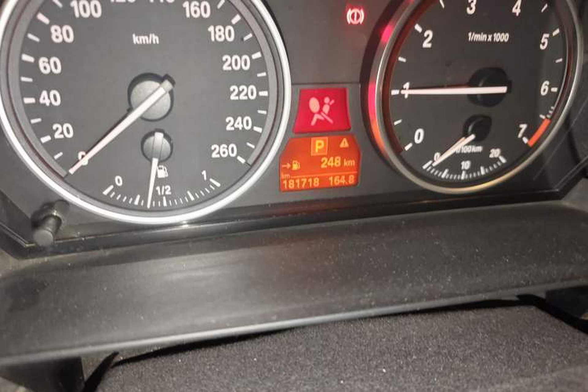 Used BMW 5 Series 2009 520Li Leading Model Odometer Close Up