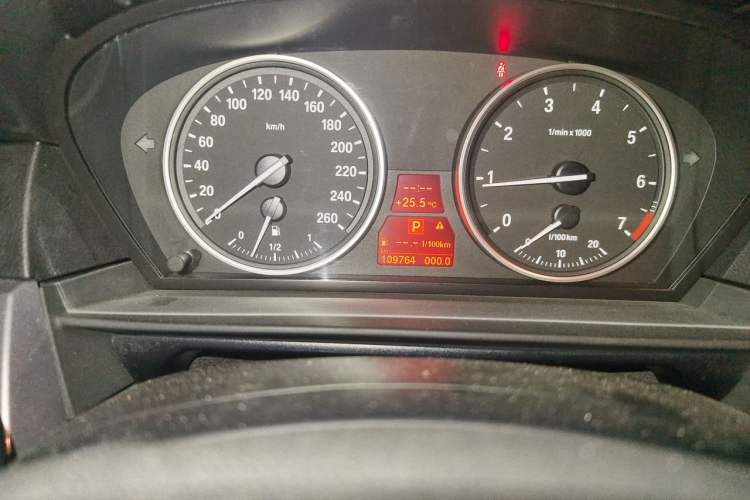 Used BMW 5 Series 2009 523Li Standard Model Odometer Close Up