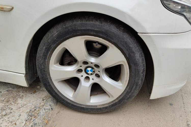 Used BMW 5 Series 2009 523Li Luxury Model Right Front Wheel Hub