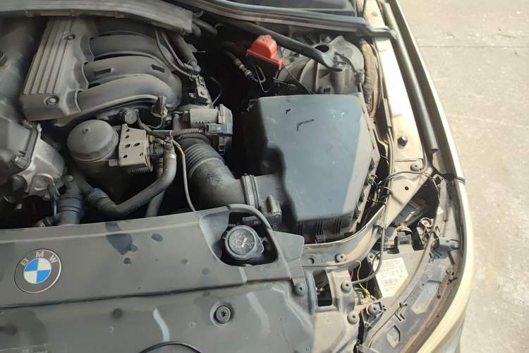 Used BMW 5 Series 2009 520Li Leading Model Engine Bay Left