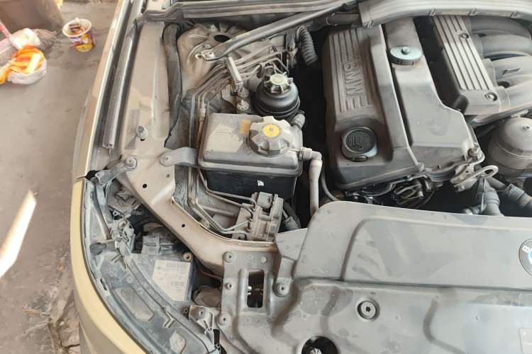 Used BMW 5 Series 2009 520Li Leading Model Engine Bay Right
