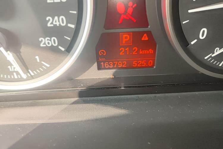 Used BMW 5 Series 2009 520Li Leading Model Odometer Close Up