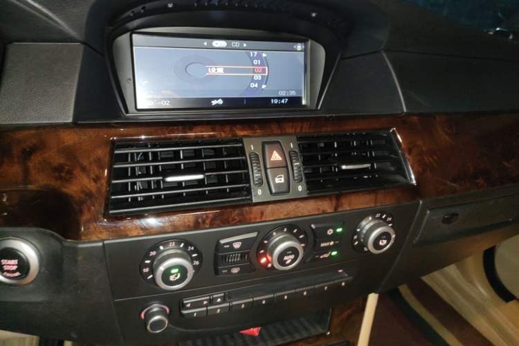 Used BMW 5 Series 2010 520Li Luxury Model Audio And AC Panel
